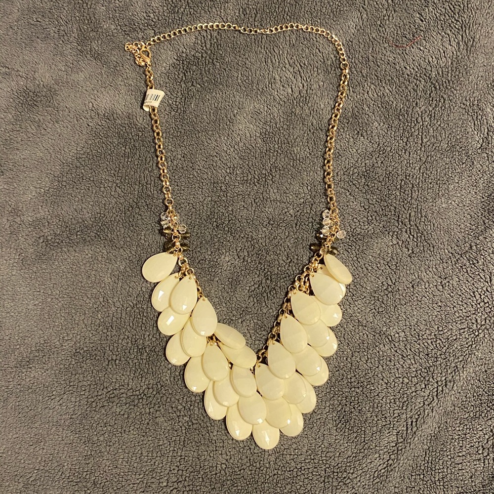 Never worn, white beaded necklace